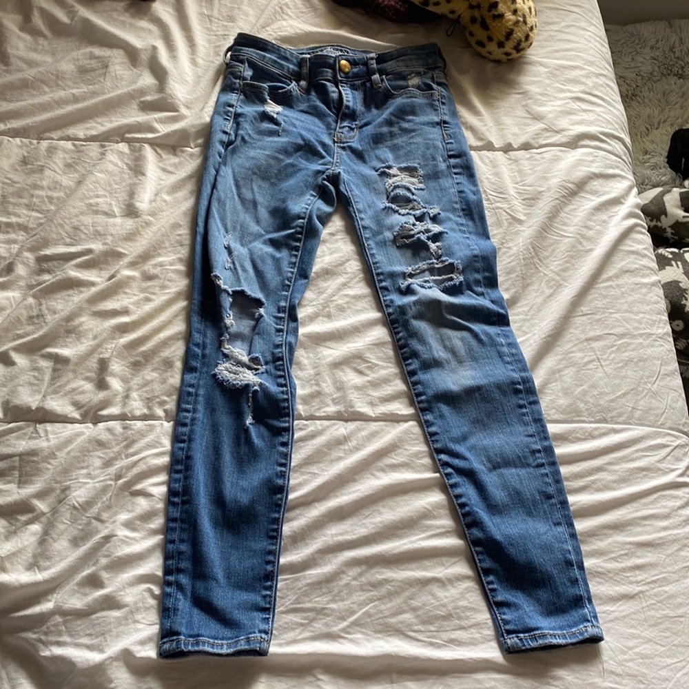 Distressed American Eagle skinny jeans